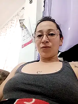 Snapshot of emilypoppy3 chatting on 15, 4, 2026 emilypoppy3 online show from 15, 4, 2026