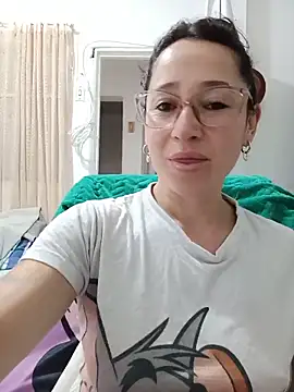 Snapshot of emilypoppy3 chatting on 6, 6, 2026 emilypoppy3 online show from 6, 6, 2026