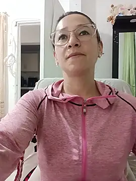 Snapshot of emilypoppy3 chatting on 2, 7, 2026 emilypoppy3 online show from 2, 7, 2026