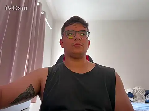 Snapshot of Thickdick6905 chatting on 8, 9, 2025 Thickdick6905 online show from 8, 9, 2025