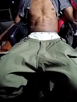 Snapshot of Maastercumm chatting on 17, 12, 2025 Maastercumm online show from 17, 12, 2025