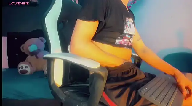 rosedewitt online show from 1, 2, 2025