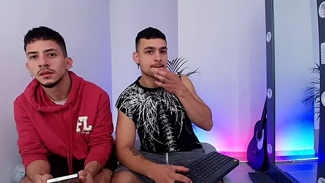 Snapshot of Aron-santoro chatting on 14, 11, 2025 Aron-santoro online show from 14, 11, 2025