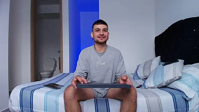 Snapshot of Aron-santoro chatting on 27, 11, 2025 Aron-santoro online show from 27, 11, 2025