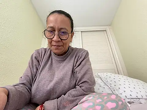 Snapshot of sweeviolet chatting on 23, 2, 2025 sweeviolet online show from 23, 2, 2025