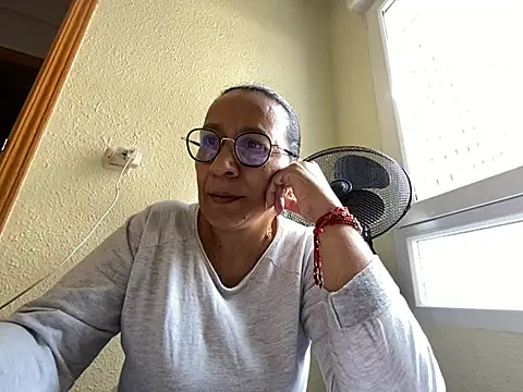 Snapshot of sweeviolet chatting on 24, 2, 2025 sweeviolet online show from 24, 2, 2025