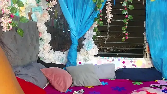 Snapshot of Karly_coffe chatting on 5, 10, 2025 Karly coffe online show from 5, 10, 2025