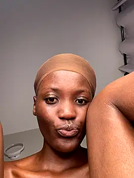 Snapshot of Fanclubbbbb chatting on 2, 11, 2025 Fanclubbbbb online show from 2, 11, 2025