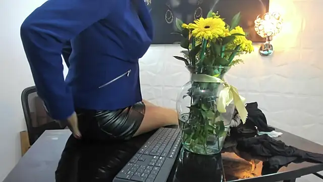 miss lucero1 online show from 11, 2, 2025