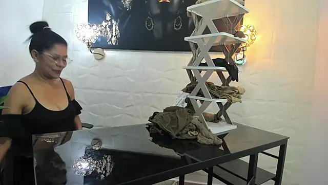 miss lucero1 online show from 15, 2, 2025