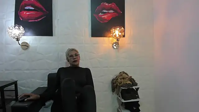 miss lucero1 online show from 27, 2, 2025