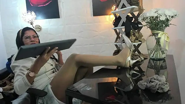 miss lucero1 online show from 4, 3, 2025