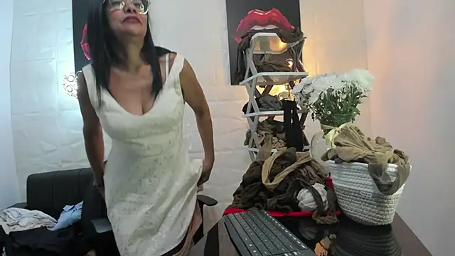 miss lucero1 online show from 8, 3, 2025