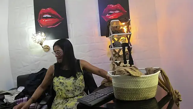 miss lucero1 online show from 10, 3, 2025