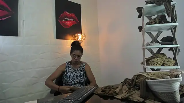 miss lucero1 online show from 13, 3, 2025