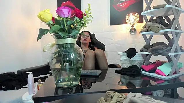 miss lucero1 online show from 20, 3, 2025