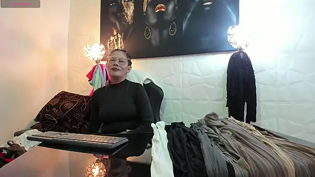 miss lucero1 online show from 21, 10, 2025