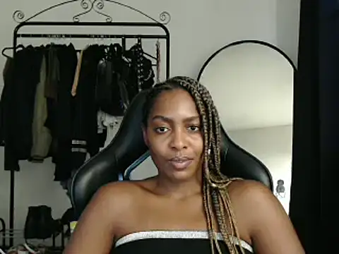 Snapshot of marisilva_br chatting on 4, 3, 2025 marisilva br online show from 4, 3, 2025