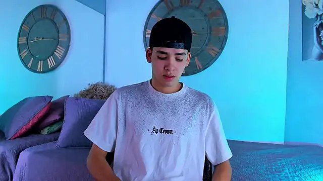 Snapshot of Mike_0233_ chatting on 19, 12, 2024 Mike 0233 online show from 19, 12, 2024