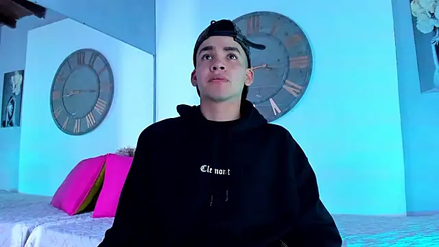 Snapshot of Mike_0233_ chatting on 21, 12, 2024 Mike 0233 online show from 21, 12, 2024