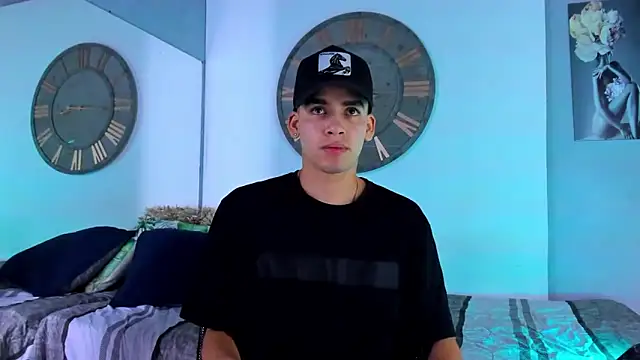 Snapshot of Mike_0233_ chatting on 22, 12, 2024 Mike 0233 online show from 22, 12, 2024