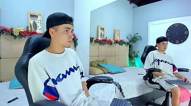 Snapshot of Mike_0233_ chatting on 29, 12, 2024 Mike 0233 online show from 29, 12, 2024