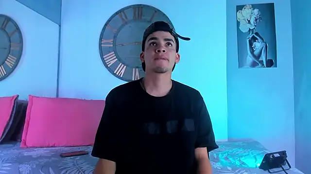 Snapshot of Mike_0233_ chatting on 31, 12, 2024 Mike 0233 online show from 31, 12, 2024