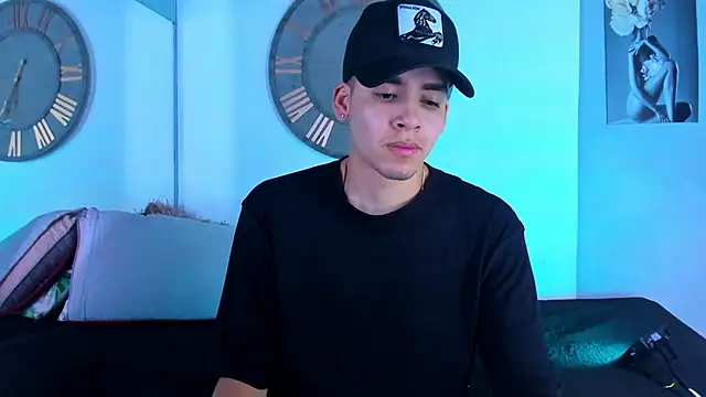 Snapshot of Mike_0233_ chatting on 5, 1, 2025 Mike 0233 online show from 5, 1, 2025