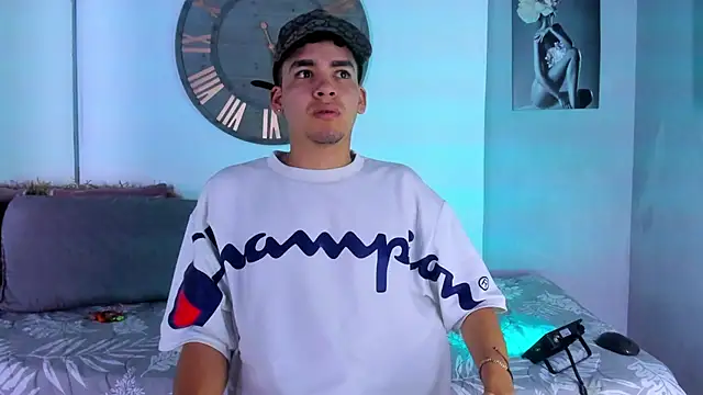 Snapshot of Mike_0233_ chatting on 7, 1, 2025 Mike 0233 online show from 7, 1, 2025