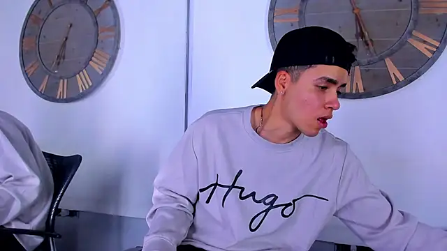 Snapshot of Mike_0233_ chatting on 10, 1, 2025 Mike 0233 online show from 10, 1, 2025