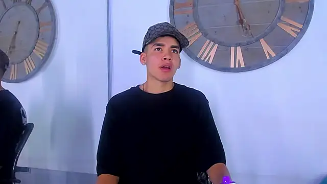 Snapshot of Mike_0233_ chatting on 11, 1, 2025 Mike 0233 online show from 11, 1, 2025