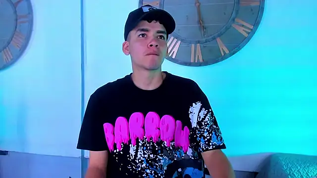 Snapshot of Mike_0233_ chatting on 12, 1, 2025 Mike 0233 online show from 12, 1, 2025