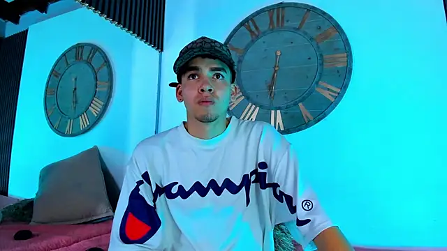 Snapshot of Mike_0233_ chatting on 2, 2, 2025 Mike 0233 online show from 2, 2, 2025