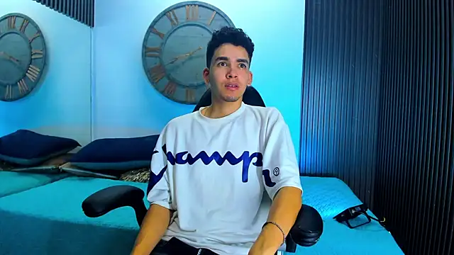 Snapshot of Mike_0233_ chatting on 13, 2, 2025 Mike 0233 online show from 13, 2, 2025