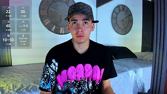 Snapshot of Mike_0233_ chatting on 4, 3, 2025 Mike 0233 online show from 4, 3, 2025