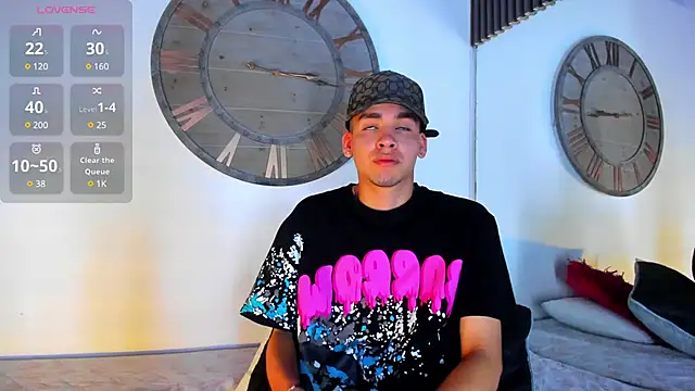 Snapshot of Mike_0233_ chatting on 4, 3, 2025 Mike 0233 online show from 4, 3, 2025