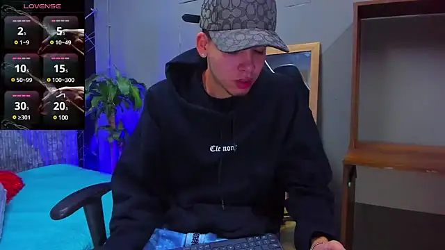 Snapshot of Mike_0233_ chatting on 9, 3, 2025 Mike 0233 online show from 9, 3, 2025