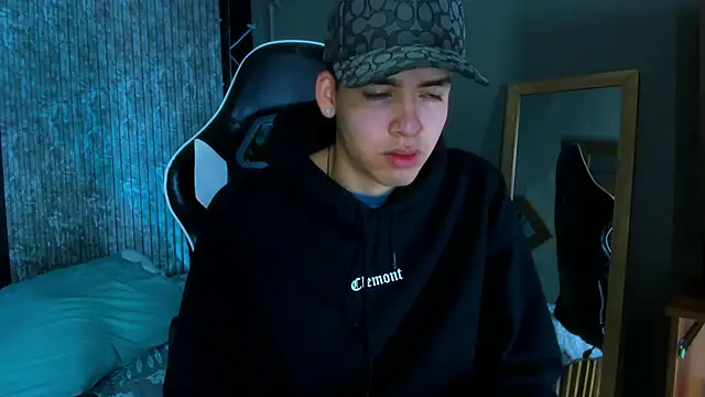 Snapshot of Mike_0233_ chatting on 12, 3, 2025 Mike 0233 online show from 12, 3, 2025