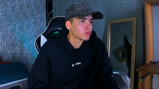 Snapshot of Mike_0233_ chatting on 14, 3, 2025 Mike 0233 online show from 14, 3, 2025