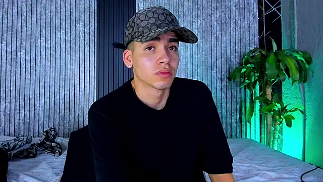 Snapshot of Mike_0233_ chatting on 18, 3, 2025 Mike 0233 online show from 18, 3, 2025