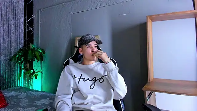 Snapshot of Mike_0233_ chatting on 19, 3, 2025 Mike 0233 online show from 19, 3, 2025