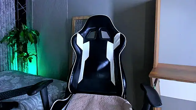 Snapshot of Mike_0233_ chatting on 19, 3, 2025 Mike 0233 online show from 19, 3, 2025