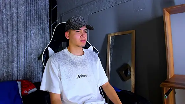 Snapshot of Mike_0233_ chatting on 20, 3, 2025 Mike 0233 online show from 20, 3, 2025