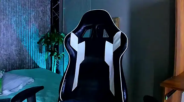 Snapshot of Mike_0233_ chatting on 22, 3, 2025 Mike 0233 online show from 22, 3, 2025