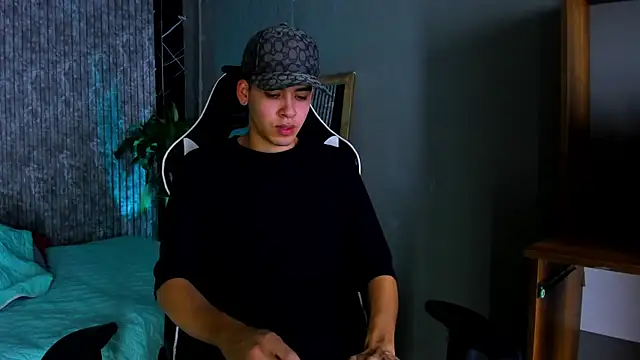 Snapshot of Mike_0233_ chatting on 23, 3, 2025 Mike 0233 online show from 23, 3, 2025