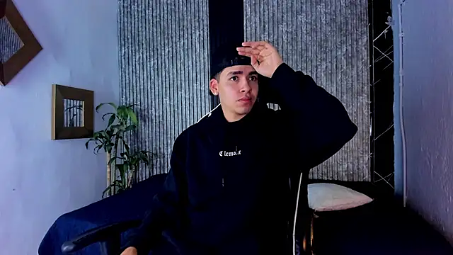 Snapshot of Mike_0233_ chatting on 9, 9, 2025 Mike 0233 online show from 9, 9, 2025