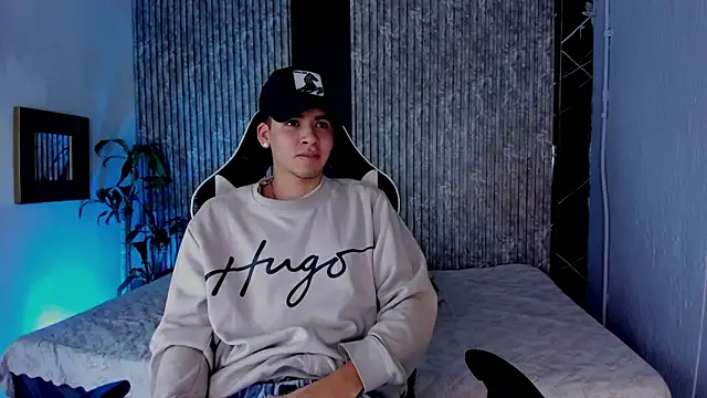 Snapshot of Mike_0233_ chatting on 12, 9, 2025 Mike 0233 online show from 12, 9, 2025