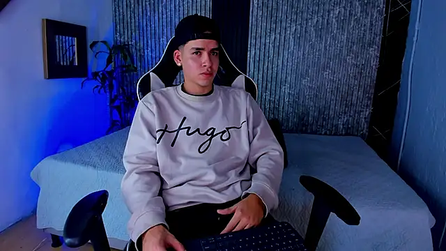 Snapshot of Mike_0233_ chatting on 14, 9, 2025 Mike 0233 online show from 14, 9, 2025