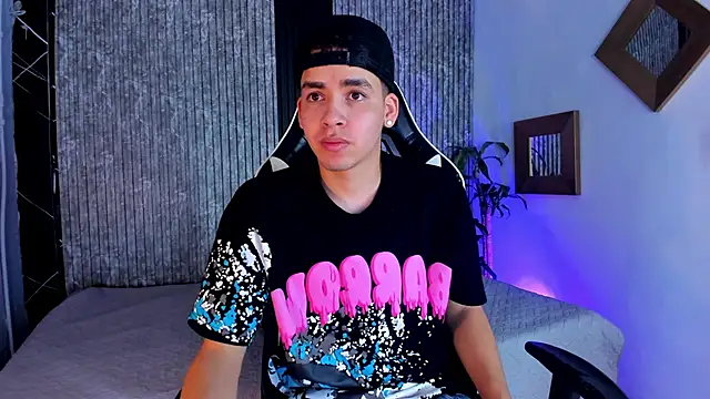 Snapshot of Mike_0233_ chatting on 16, 9, 2025 Mike 0233 online show from 16, 9, 2025