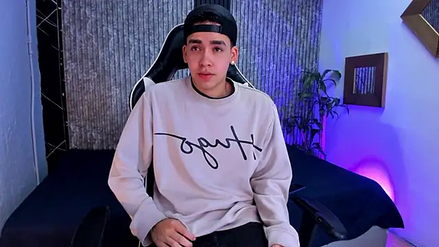 Snapshot of Mike_0233_ chatting on 18, 9, 2025 Mike 0233 online show from 18, 9, 2025